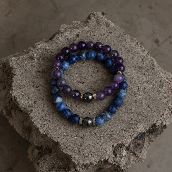 Bracelet pour un couple La Trêve en améthyste et sodalite, perle d'hématine aimantée commune