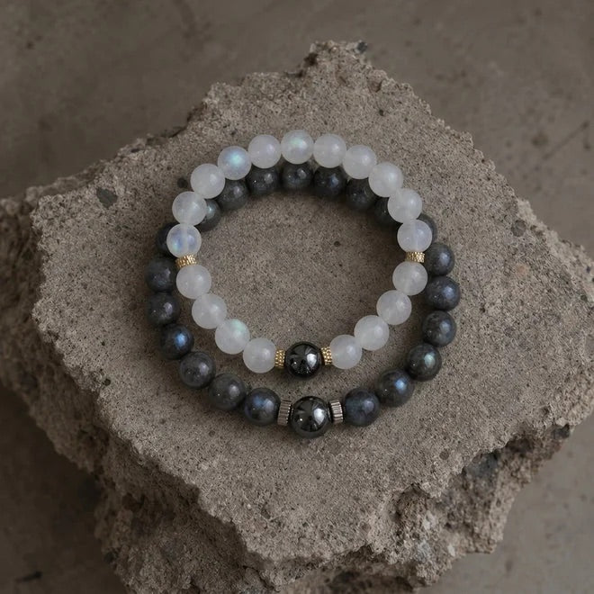 Bracelets de couple Le Fil en pierre de lune et labradorite, perle d'hématine aimantée commune