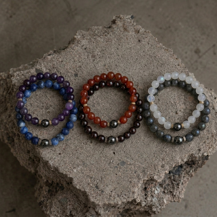 Coffret cadeau couple : les trois duos de bracelets Le Fil, La Braise et La Trêve en pierre naturelle