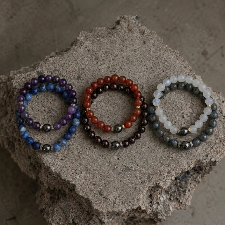Coffret cadeau couple : les trois duos de bracelets Le Fil, La Braise et La Trêve en pierre naturelle